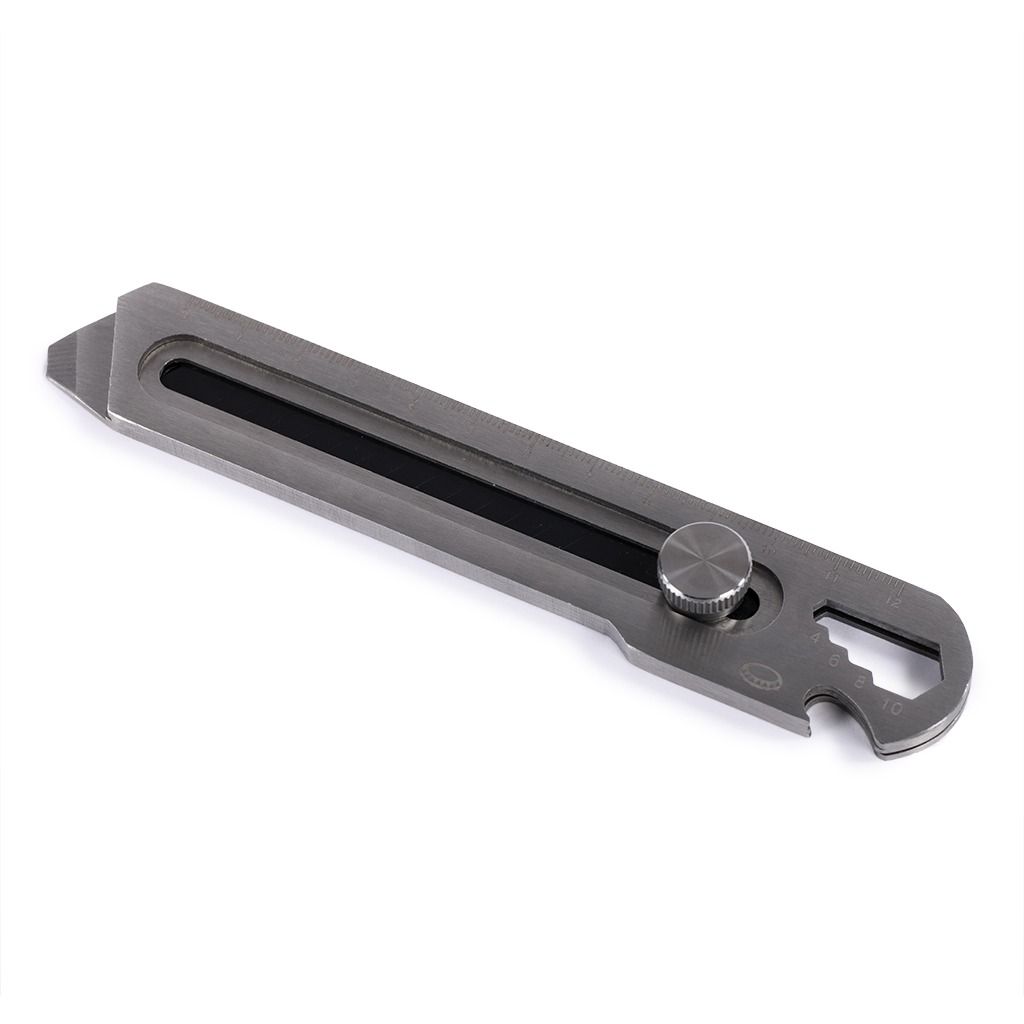 in stainless steel with retractable carbon steel blade