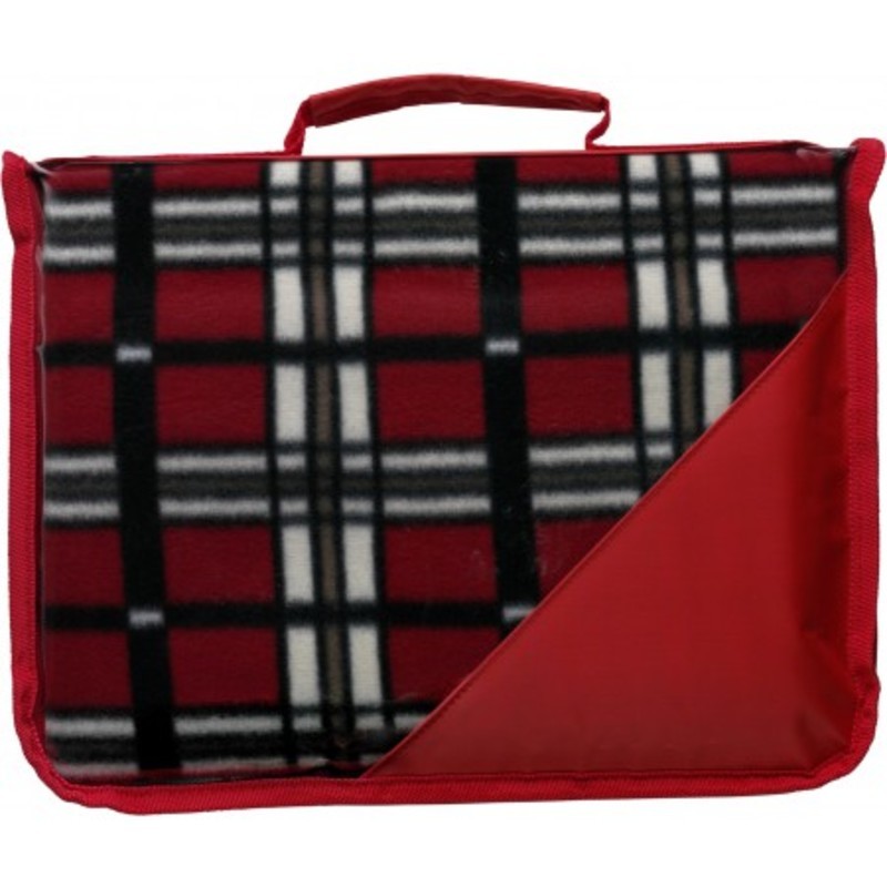 Fleece blanket in pouch
